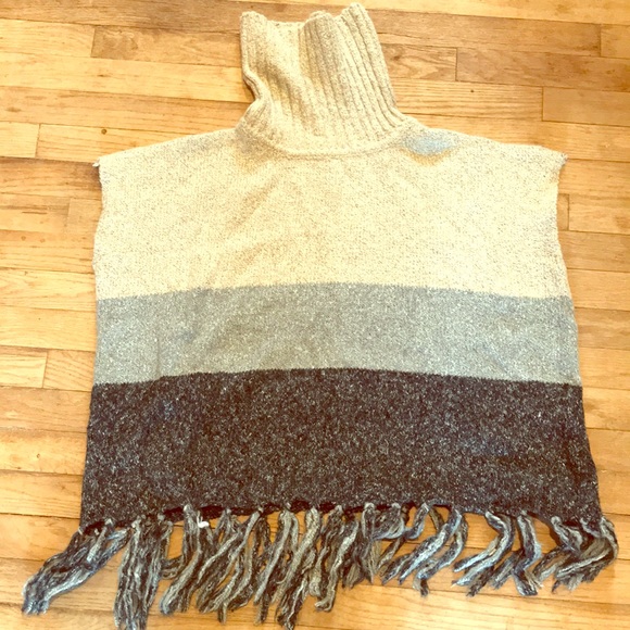 Bobeau Sweater Poncho 🖤🤍 - Picture 1 of 3
